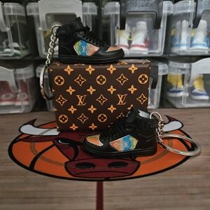 Bundle 2 Pairs of Fashion mini sneakers keychain (Only in slide show).